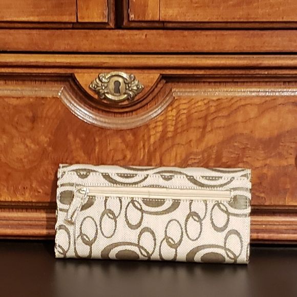 Women's Wallet - Picture 2 of 8
